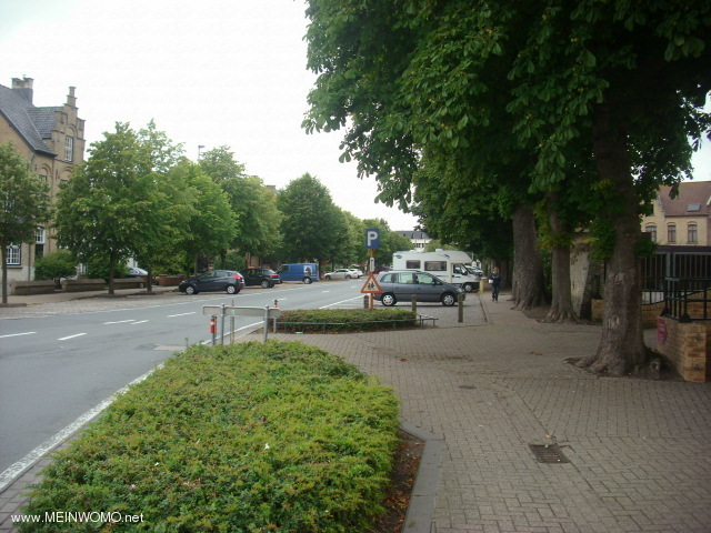 Parking directly at the main road