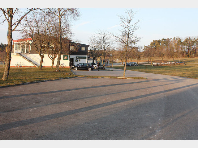  Parking in front of the club house-restaurant Waldmssingen