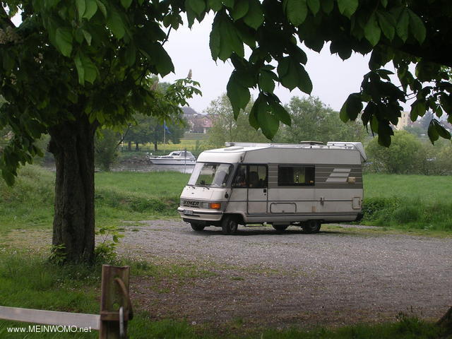  Bad-Wimpfen-Heinsheim: Standplatz, im Hintergrund der Fluss 
