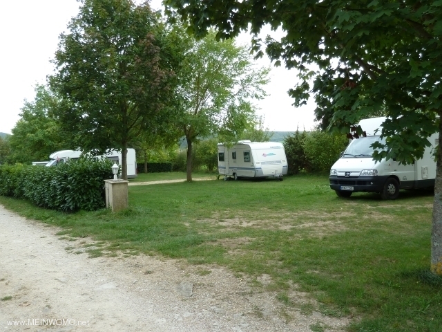 Vzelay - parkeringsplats inom campingplatsen