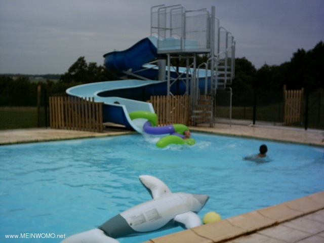  Pool with water slide