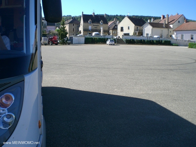 04.09.2011 parkeerplaats in Morey st Denis 003 