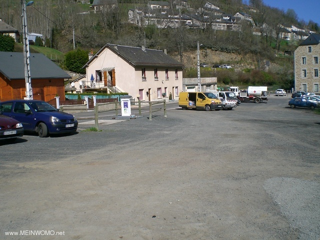  Le parking de Chaudes-Aigues