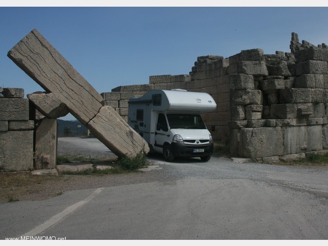 Durchfahrt durch das Nordtor / Stadtmauer des antiken Messini 