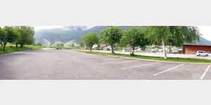 Parkplatz am Sportzentrum von Laas