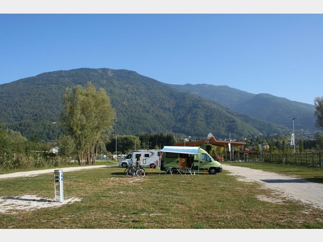  Parkeerplaats in de voorkant van het kamp in 2011