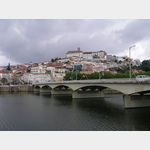 Coimbra ueber den Fluss vom Platz gesehen