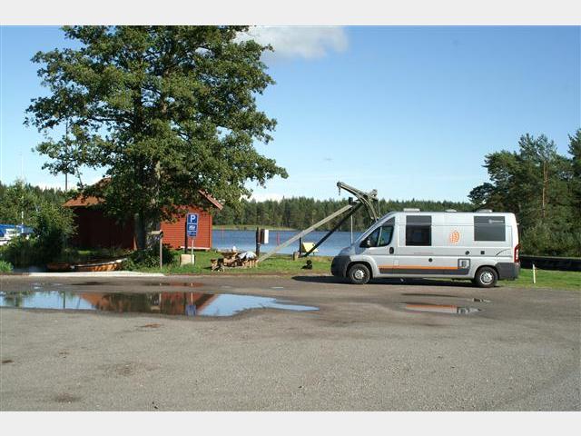  The square!.  Behind the camper is a current connection!.  Course fee 100 Skr = 10 , incl. Curr ...
