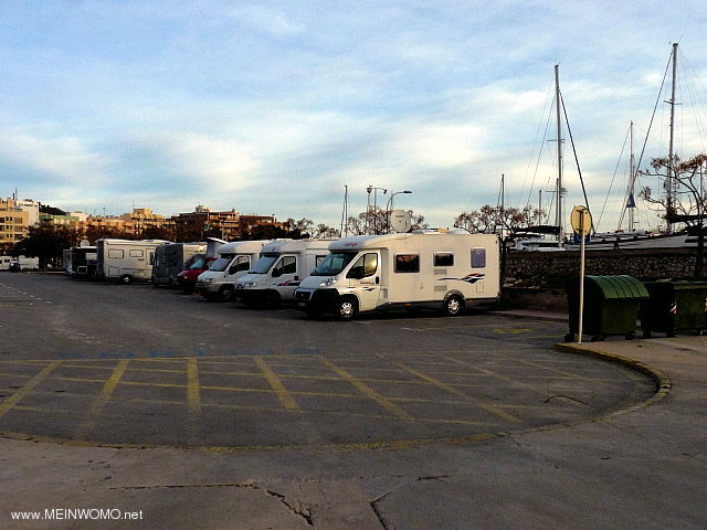  Sant Carles de la Rapita, parking au port 
