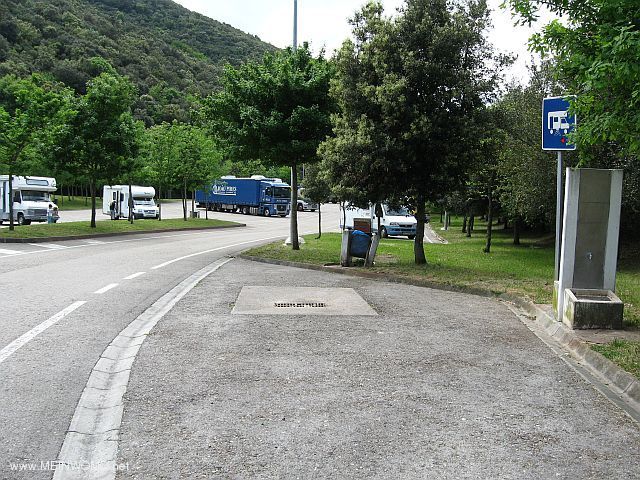 A8 Richtung Bilbao, Ver- und Entsorgung (April 2011)
