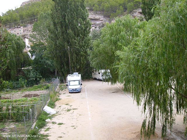 bernachtungsplatz am Flussufer in Alcal del Jcar