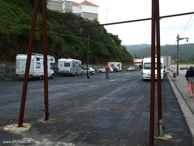  Parking dans la zone portuaire